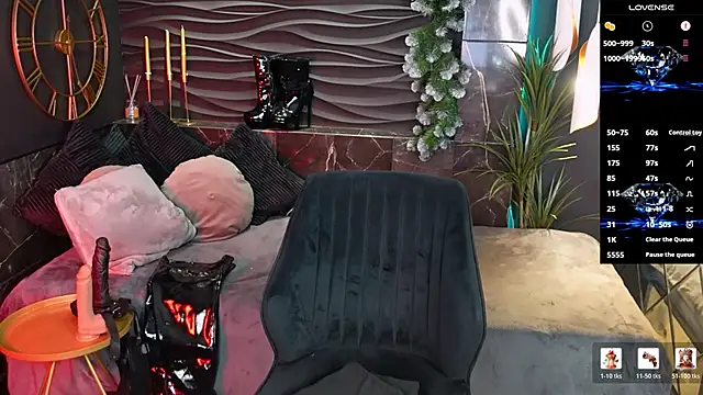 Snapshot of KylieMellow chatting on 01.12.26 KylieMellow online show from 01.12.26