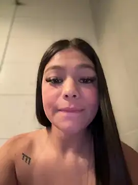 Snapshot of Alyshanon18 chatting on 01.10.25 Alyshanon18 online show from 01.10.25