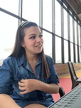 Alyshanon18 online show from 12.04.25