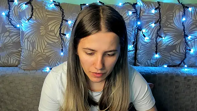 MaggieCake online show from 10.25.25