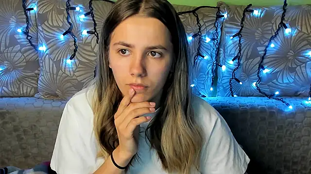 MaggieCake online show from 11.09.25