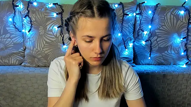 MaggieCake online show from 12.04.25