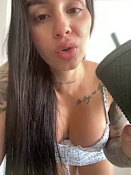 LaraHenao online show from 03.22.25