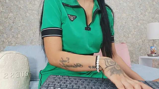 Snapshot of samanta_360 chatting on 02.19.25 samanta 360 online show from 02.19.25