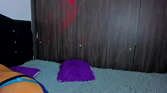 Snapshot of Rainnbow_ chatting on 12.14.24 Rainnbow online show from 12.14.24