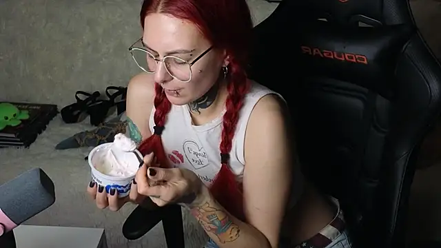 Ginger Stay online show from 11.27.25