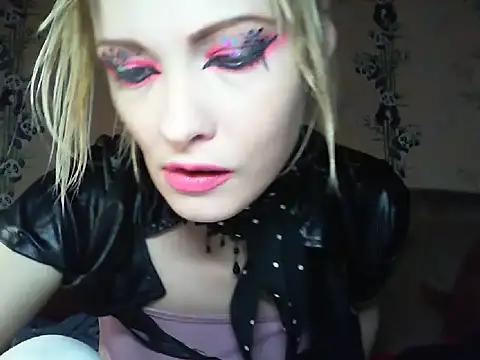 Snapshot of WildMissNiks chatting on 06.20.26 WildMissNiks online show from 06.20.26