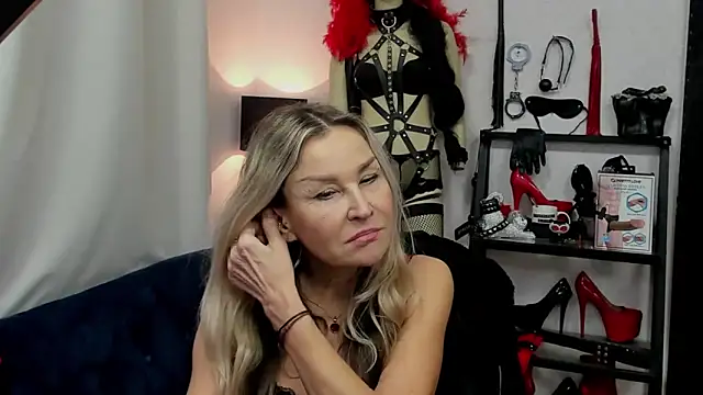 crystaLUX online show from 01.03.25