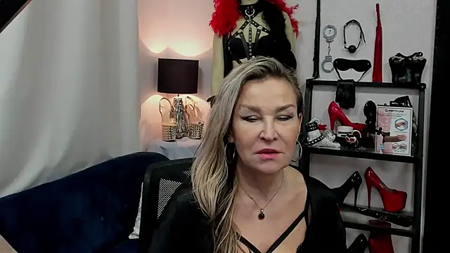 crystaLUX online show from 01.10.25