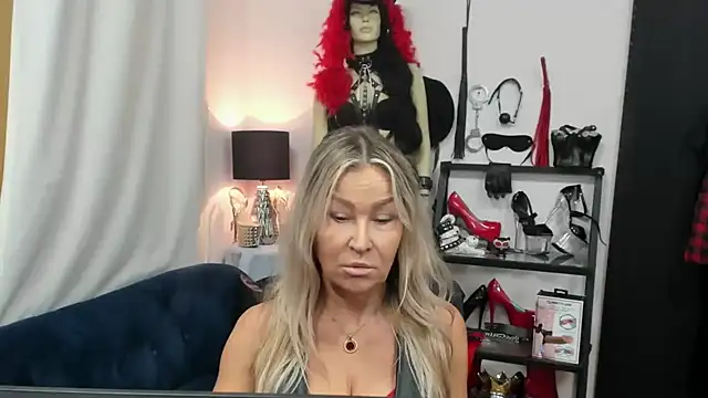 crystaLUX online show from 10.02.25