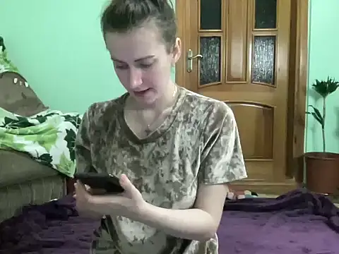 Snapshot of AngelTough20 chatting on 10.08.25 AngelTough20 online show from 10.08.25