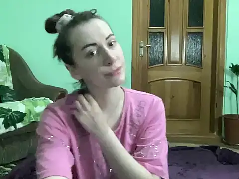 Snapshot of AngelTough20 chatting on 10.31.25 AngelTough20 online show from 10.31.25