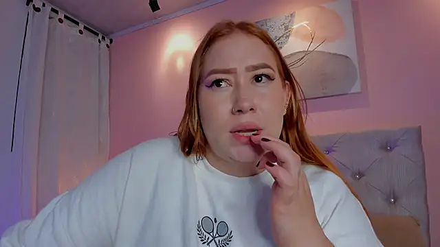 Snapshot of hannamartinn chatting on 11.07.25 hannamartinn online show from 11.07.25