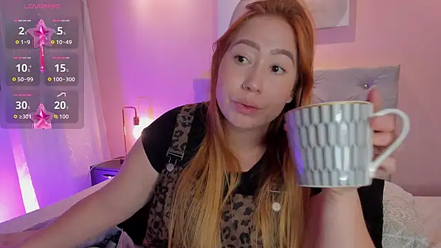 Snapshot of hannamartinn chatting on 11.19.25 hannamartinn online show from 11.19.25