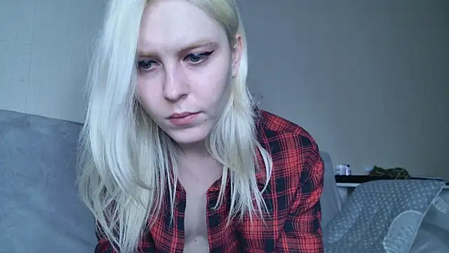 Snapshot of Evelyn_rabbit chatting on 03.08.25 Evelyn rabbit online show from 03.08.25