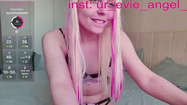 Snapshot of Evelyn_rabbit chatting on 03.30.26 Evelyn rabbit online show from 03.30.26