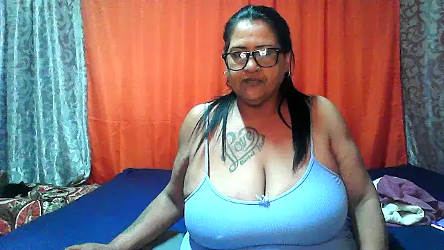 Snapshot of boobynatz chatting on 09.22.25 boobynatz online show from 09.22.25