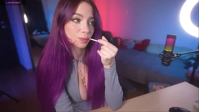 Emberella  online show from 03.05.25