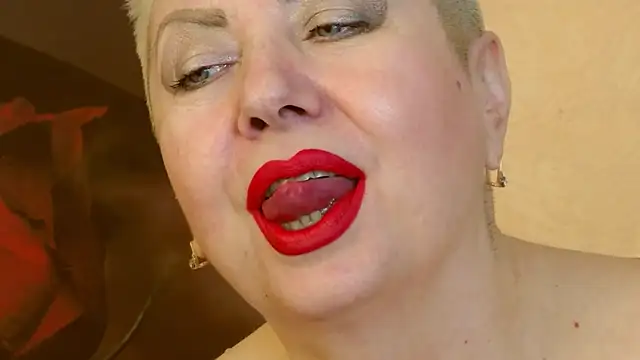 Snapshot of LadyPosh chatting on 12.28.24 LadyPosh online show from 12.28.24