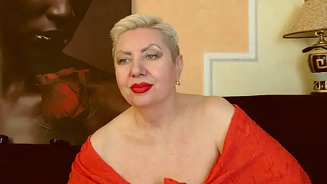 Snapshot of LadyPosh chatting on 01.03.25 LadyPosh online show from 01.03.25