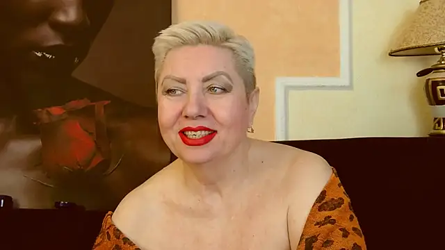 Snapshot of LadyPosh chatting on 01.03.25 LadyPosh online show from 01.03.25