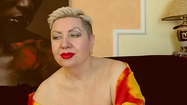 Snapshot of LadyPosh chatting on 01.15.25 LadyPosh online show from 01.15.25