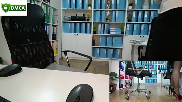Snapshot of secret-office chatting on 04.27.26 secret-office online show from 04.27.26