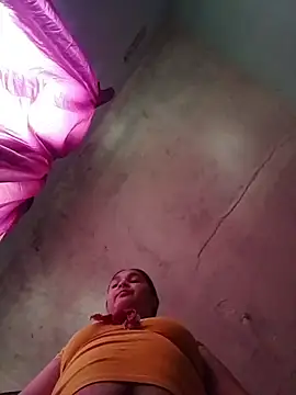 Snapshot of Indianbloom- chatting on 02.15.26 Indianbloom- online show from 02.15.26