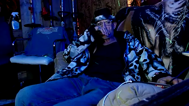 justinewe69 online show from 12.14.25