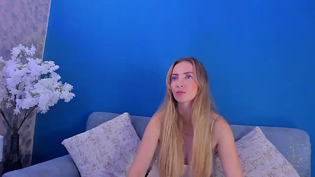 Snapshot of BellaMarieX chatting on 11.13.25 BellaMarieX online show from 11.13.25