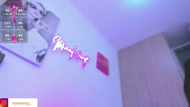 Snapshot of NinaWong chatting on 03.19.25 NinaWong online show from 03.19.25