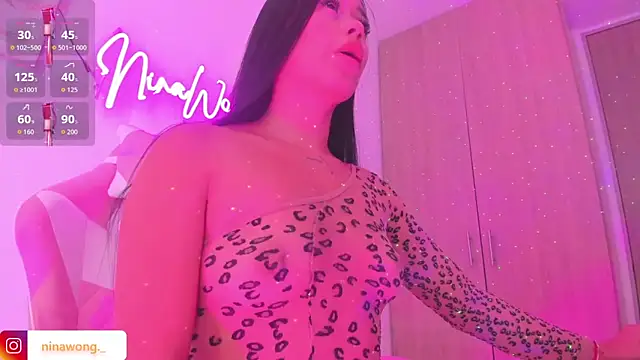 Snapshot of NinaWong chatting on 09.10.25 NinaWong online show from 09.10.25