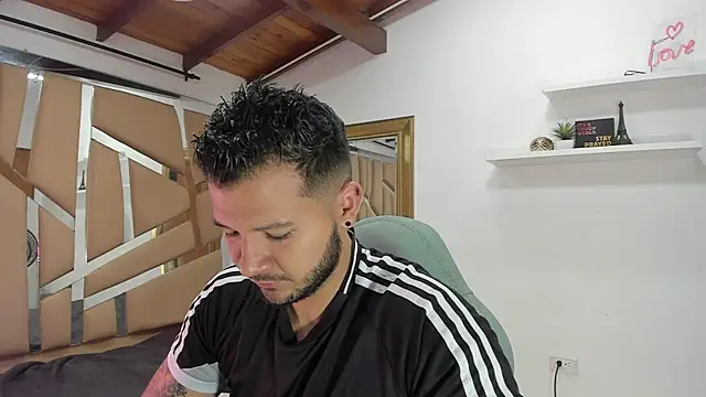 Snapshot of mister_miike chatting on 02.19.25 mister miike online show from 02.19.25