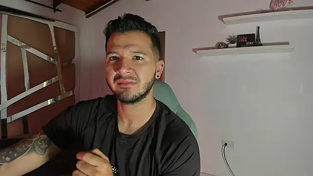 Snapshot of mister_miike chatting on 02.20.25 mister miike online show from 02.20.25