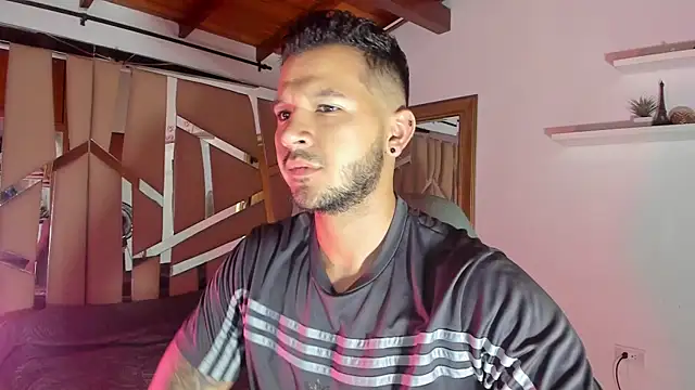 Snapshot of mister_miike chatting on 03.08.25 mister miike online show from 03.08.25