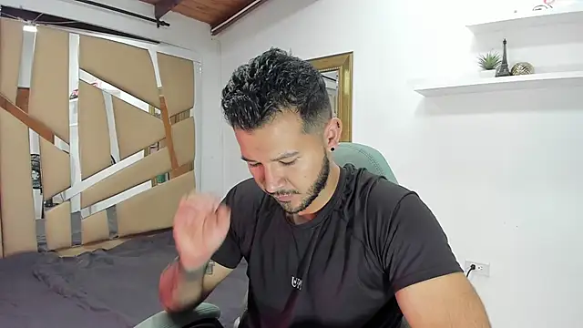 Snapshot of mister_miike chatting on 03.14.25 mister miike online show from 03.14.25