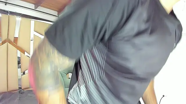 Snapshot of mister_miike chatting on 03.18.25 mister miike online show from 03.18.25