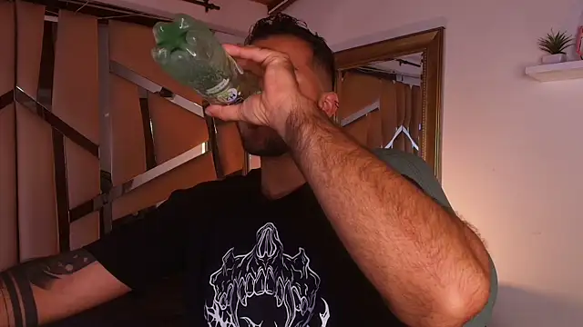 Snapshot of mister_miike chatting on 09.10.25 mister miike online show from 09.10.25