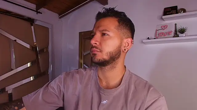 Snapshot of mister_miike chatting on 09.13.25 mister miike online show from 09.13.25