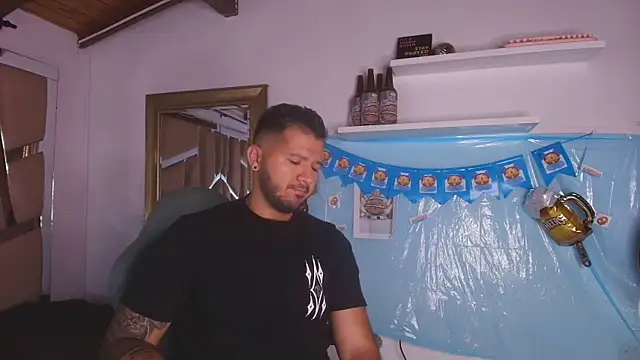 Snapshot of mister_miike chatting on 09.28.25 mister miike online show from 09.28.25