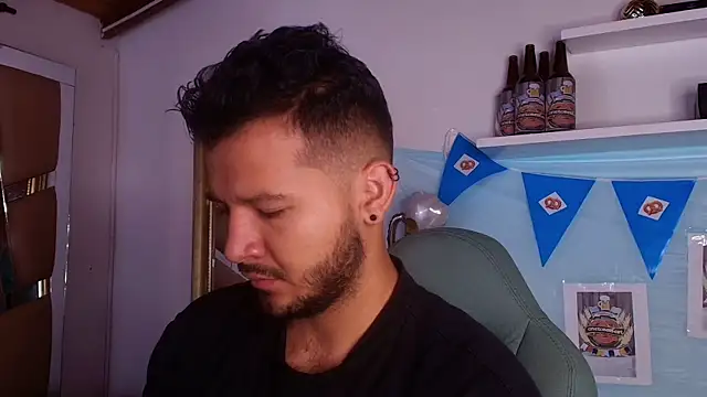 Snapshot of mister_miike chatting on 10.02.25 mister miike online show from 10.02.25