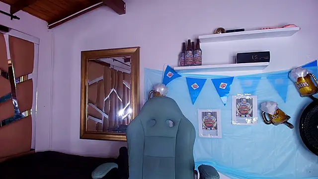 Snapshot of mister_miike chatting on 10.04.25 mister miike online show from 10.04.25