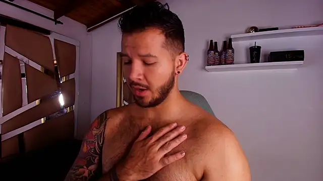 Snapshot of mister_miike chatting on 10.09.25 mister miike online show from 10.09.25