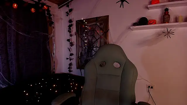 Snapshot of mister_miike chatting on 10.15.25 mister miike online show from 10.15.25