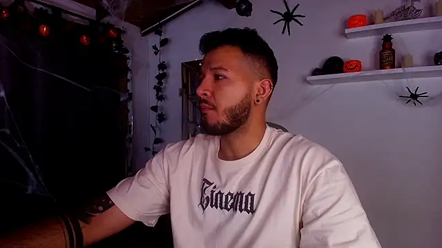 Snapshot of mister_miike chatting on 10.17.25 mister miike online show from 10.17.25