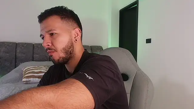 Snapshot of mister_miike chatting on 11.07.25 mister miike online show from 11.07.25