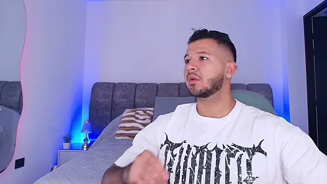 Snapshot of mister_miike chatting on 11.12.25 mister miike online show from 11.12.25