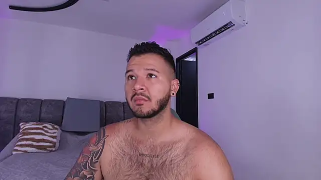 Snapshot of mister_miike chatting on 11.20.25 mister miike online show from 11.20.25