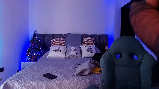 Snapshot of mister_miike chatting on 11.30.25 mister miike online show from 11.30.25