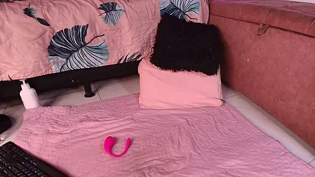 Snapshot of emyli_sw_ chatting on 01.08.25 emyli sw online show from 01.08.25